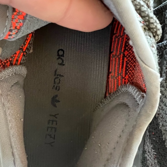 YEEZY SHOES - Picture 4 of 5